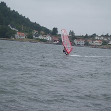 jag bl&aring;ser p&aring; med br&auml;dan ;P . Foto: Peter Knoop. &Aring;kare: jag.