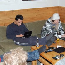 Chill i v&aring;ran fina &aring;rliga stuga. Foto: Linda P.