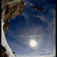 Anders hitting a big cliff. Foto: Rob Hamilton-Smith. &Aring;kare: Anders.