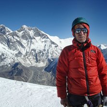 p&aring; toppen, Everest, Nuptse o Loptse i bakgrunden. Foto: Ang Kami Sherpa. &Aring;kare: Lennart Berggren.