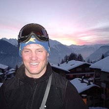 Sk&ouml;n kv&auml;llssol p&aring; balkongen. Foto: Kristoffer Schj&ouml;tt-quist. &Aring;kare: Rob.