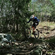 Anders som laddar in i stenpartiet i Flottsbro. Foto: Bj&ouml;rn Axberg. &Aring;kare: Wii.Axberg.