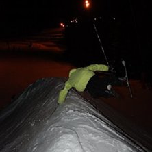 F&ouml;rs&ouml;k till Handplant av n&aring;tt slag!?. Foto: Fluff. &Aring;kare: Andreas Nilsson.