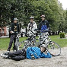 N&auml;r Team Kons var ute och drog en repa genom stan. Foto: Tom.