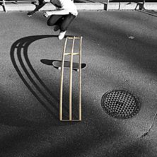 Hippiejump &ouml;ver gul leksak!. Foto: Johan Palmqvist. &Aring;kare: Jesper Westman.