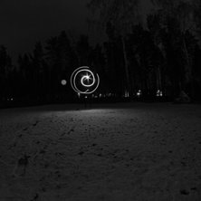 L&aring;ng slutartid och en lampa. Foto: Max Larsson (Jag).