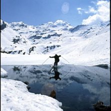 Vi fl&auml;ska &ouml;ver den sm&auml;lta delen av Lac du lou. . Foto: Linus Hougland. &Aring;kare: Mikael Hanicke.