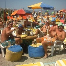 Hink &amp;amp; back med &ouml;l som svalkar i hettan, . Foto: Emily Granell.