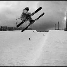 M&auml;rta g&ouml;r en air to fakie i superpipen i Snow Pa. Foto: David Kvart. &Aring;kare: M&auml;rta Ahrenstedt.