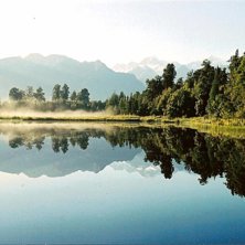 Bild p&aring; Lake Matheson med Mount Cook i bakgrunden. Foto: Evelina Larson.