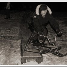 P&aring; v&auml;g av boxen efter en tailslide.. Foto: Jimmy Klausner. &Aring;kare: Niklas L&ouml;nnermo.