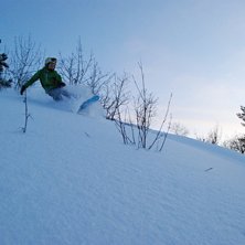 Johan 12 &aring;r g&ouml;r sina f&ouml;rsta pudersv&auml;ngar.. Foto: Jan Hallberg. &Aring;kare: Johan Hallberg.