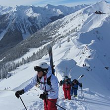 P&aring; v&auml;g uppf&ouml;rs i vackra Kicking Horse.. Foto: Oscar Modigh. &Aring;kare: Emma Arnesson.