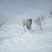 backflip f&ouml;rs&ouml;k med pulka i fj&auml;lle. Foto: Mats Bergqvist. &Aring;kare: Benjamin.