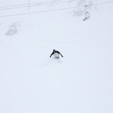 Offpist i sn&ouml;storm, v&auml;ldigt sp&auml;nnande, oerh&ouml;rt. Foto: Ola Nogell. &Aring;kare: Per Orchide&eacute;n.