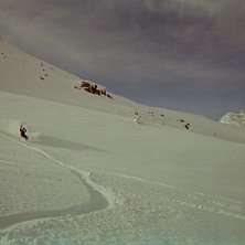 Goa sv&auml;ngar innan after-skiin. Foto: Gustav Johansson. &Aring;kare: Christian J&ouml;rgensen.