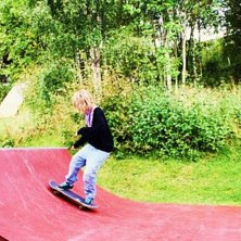 Minirampen p&aring; skolan:). Foto: Peter. &Aring;kare: Isabella Gustafsson.
