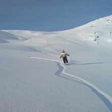Sk&ouml;nt puder&aring;k i Hemavans offpist!. Foto: Johannes Flyckt. &Aring;kare: Adam Sj&ouml;blom.