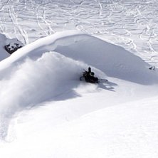 Johan tar en fin sv&auml;ng i h&auml;rlig sn&ouml;.. Foto: David Rangsj&ouml;. &Aring;kare: Johan Augustsson.