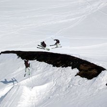 Morten snurrar i en slow 180, bc-kick i gr&auml;nsen e. Foto: Lee Myhr. &Aring;kare: Morten Grape.