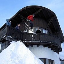 Balkonghopp. Foto: Christian Skoog. &Aring;kare: Robin.