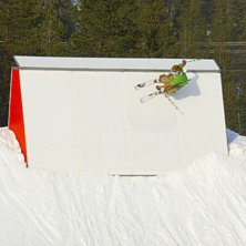 en s&aring;n d&auml;r slide p&aring; v&auml;ggen. Foto: simon pontare. &Aring;kare: sante.