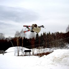 Kim g&ouml;r sin f&ouml;rsta sideflip i hopp. Foto: Erik Brohagen. &Aring;kare: Kim L&ouml;fgren.