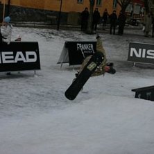 En frontflip utf&ouml;r kicken till ett flatr&auml;cke. La. Foto: Ulla bengtsson. &Aring;kare: Jens Ortner.