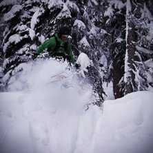 Kicking it.. Foto: Oskar Wagrelius. &Aring;kare: Marie Selenius.