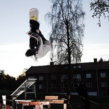 h&auml;mta sn&ouml; fr&aring;n isladan och k&ouml;ra ett litet rail. Foto: Magnus Dagbro. &Aring;kare: Marcus Siverman.