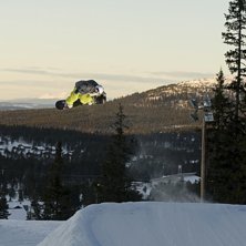 Sunset. Kool dude som g&aring;r p&aring; snowboardgymnasium . Foto: Simon Berggren. &Aring;kare: Johan Jernberg.