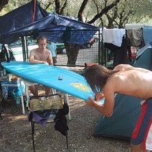 Fixar br&auml;dan med Dr Ding efter en h&aring;rd g&aring;rdag.. Foto: Jon Noorlander. &Aring;kare: Andreas w.