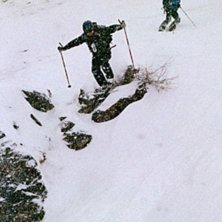 La Grave i ett mycket sn&ouml;igt tillst&aring;nd. Hoppar n. Foto: Voltaren. &Aring;kare: Fredrik Sandstr&ouml;m.
