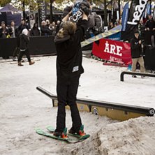 Gustavs flygservice.
Winter Show i Kungstr&auml;dg&aring;r. Foto: Hedda Berander. &Aring;kare: Gustav Kjellstrand.