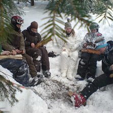 Grillning i offpisten i Tegefj&auml;ll. Mysigt v&auml;rre!. Foto: Joel M&ouml;rling. &Aring;kare: Pontus, John, jag, Gabriella, Martina och Andreas.
