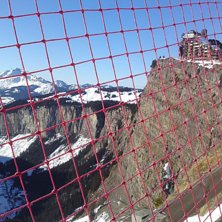 Avoriaz genom ett skyddsn&auml;t . Foto: Martin Berg.