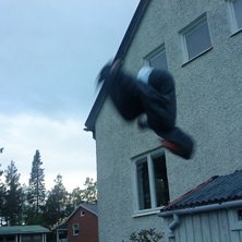 f&ouml;rsta dagen d&aring; ja l&auml;rde mej backflip. Foto: Felix H&ouml;glund. &Aring;kare: Max Lundkvist.
