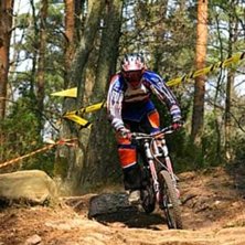 Tuffast! 
downhillt&auml;vling GBG http://www.gride.n. Foto: Roland Schling. &Aring;kare: ??.