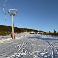 Knappliften i en av barnbackarna.