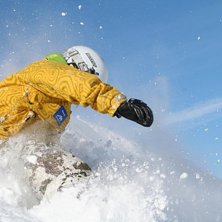 rasmus l&auml;gger en sk&ouml;n puder sv&auml;ng. Foto: emil. &Aring;kare: rasmus.