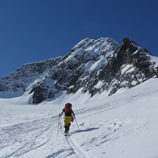 B&ouml;rjan av drakryggen med start i h&ouml;gra kanten. Foto: tryggve tir&eacute;n.