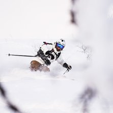Local skier Klara W&aring;hlberg shredding liftside.. Foto: Evelina R&ouml;nnb&auml;ck.