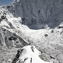 P&aring; v&auml;g ner fr&aring;n Island Peak i Khumbu-dalen i Ne. Foto: Johan B&auml;ckstr&ouml;m. &Aring;kare: Catherine Watson.