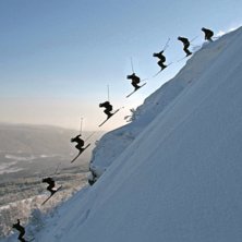 Jonas har rekat klart, tagit sats och hoppar. fick. Foto: Emil Svensson. &Aring;kare: Jonas Karlsmyr.