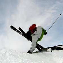 Handplant 180. Foto: Fredrik Lidell. &Aring;kare: Gustaf Lindstr&ouml;m.