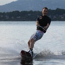 Wakeboarding i Oslofjorden, utanf&ouml;r Malm&oslash;ya.. Foto: Johan Eriksson. &Aring;kare: Peter Kocic.