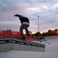 Drar en five O i LKPG betongen. Foto: linus. www.widow.se. &Aring;kare: Tommy.