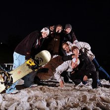 Gruppbild efter en dags jibb i sp&aring;nga, vid ishall. Foto: Andr&eacute; Lindholm. &Aring;kare: Gruppbild-Grabbsen.