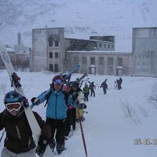 Detta &auml;r Ryssland. P&aring; v&auml;g till liften med uppsn. Foto: Jens H&auml;ggstr&ouml;m. &Aring;kare: Lisen, Johan mfl..