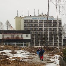 Hotel Uran stod pall n&auml;r stormen drog fram... Foto: Magnus Johnsson. &Aring;kare: Olle, Bj&ouml;rn och Emil.